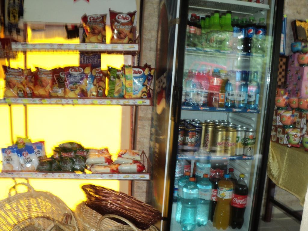 Cabana Suvenirurilor سكاريشوارا المظهر الخارجي الصورة