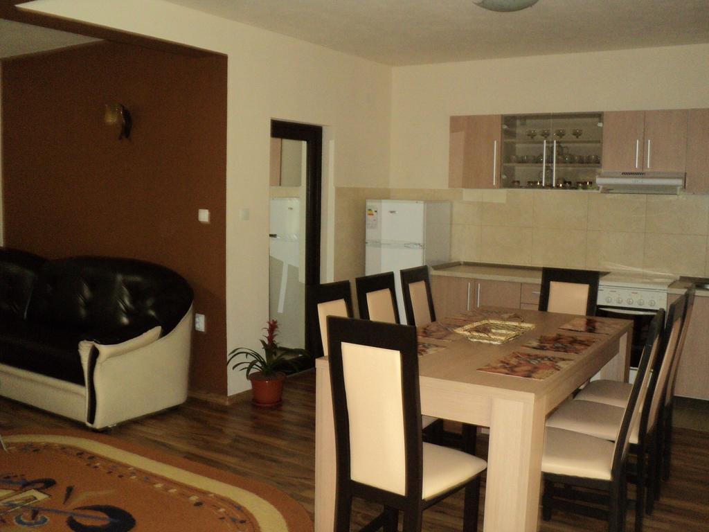 Cabana Suvenirurilor سكاريشوارا المظهر الخارجي الصورة