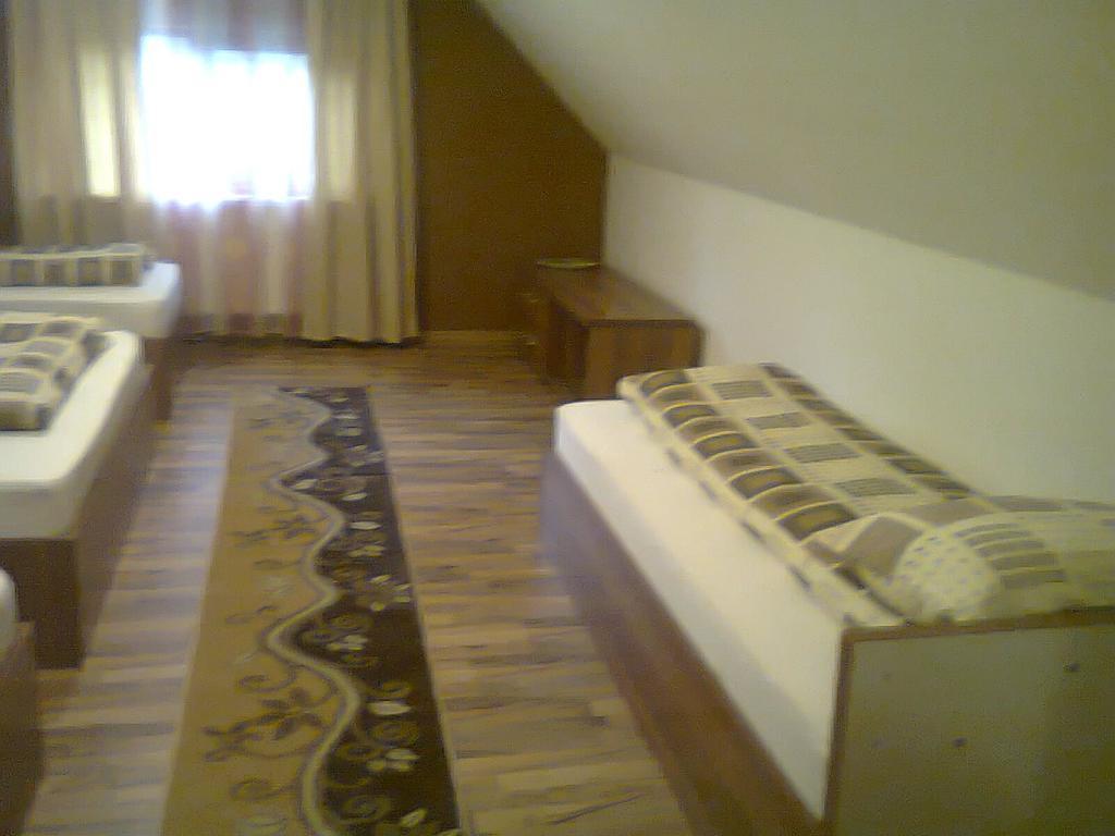 Cabana Suvenirurilor سكاريشوارا الغرفة الصورة