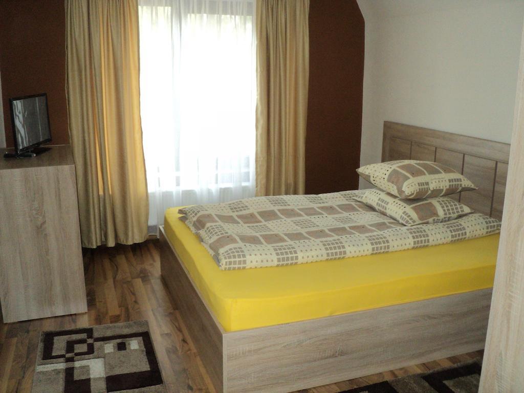 Cabana Suvenirurilor سكاريشوارا الغرفة الصورة